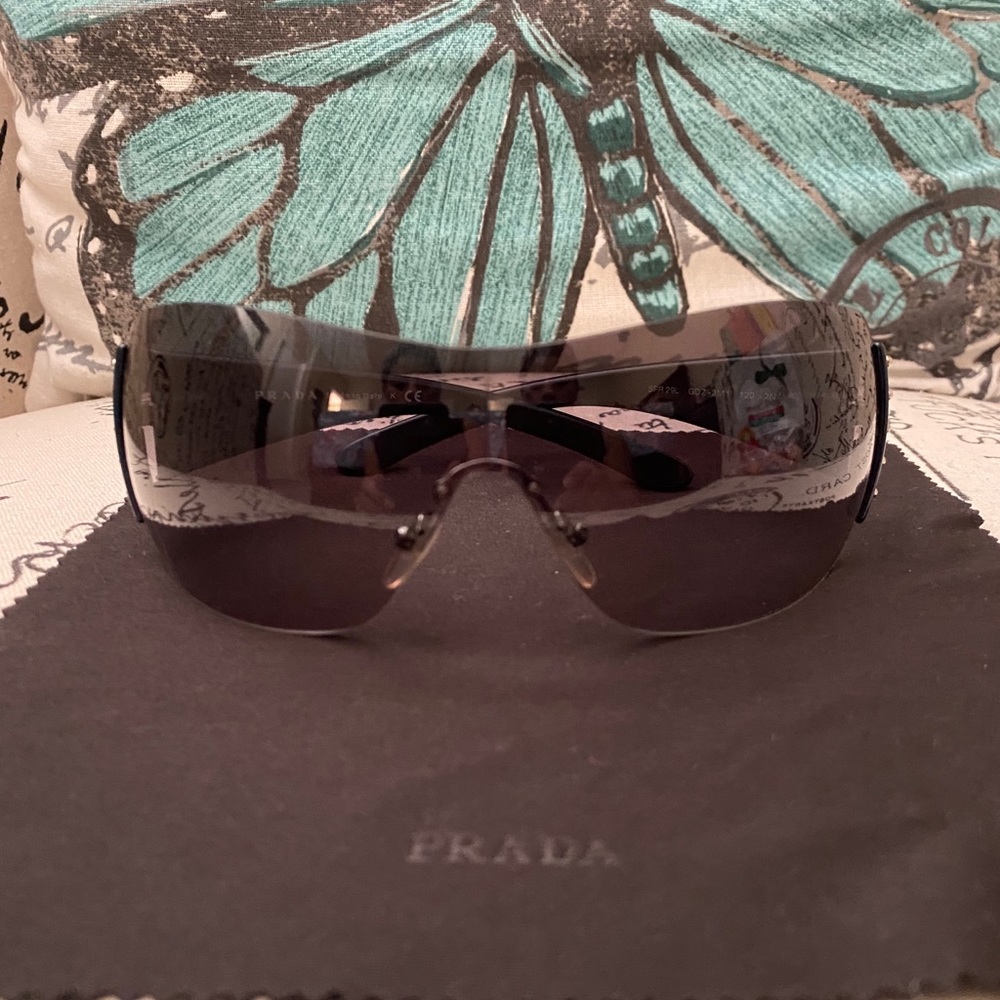 PRADA SUNGLASSES 🕶